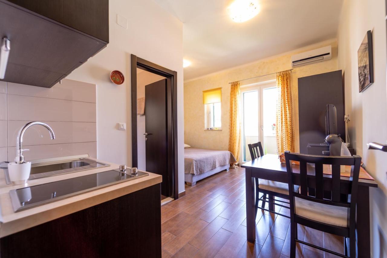 Apartments Naja Спліт Екстер'єр фото